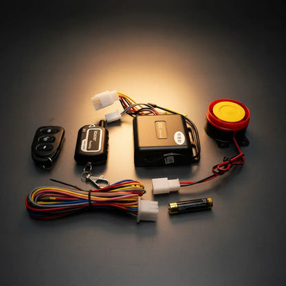 Alarma doble vía para moto JDL: tu control vibra y suena si mueven, golpean o encienden tu moto. Sirena de 120 dB, sensor de impacto graduable, encendido remoto, inmovilizador y botón antiatraco.