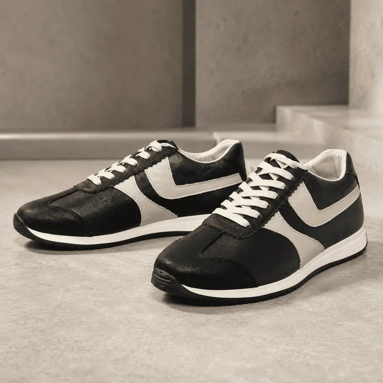 Bolichero para dama Ref Lucca en cuero craquelado con forro en badana, plantilla confort y cordones encerados. Elegante, cómodo y resistente para uso diario.