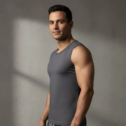 Camisilla moldeadora en lycra nylon con gel. Estiliza el abdomen bajo la ropa, transpirable y con sesgo en caucho que no se enrolla. Úsala todo el día en el trabajo, la calle o al entrenar.