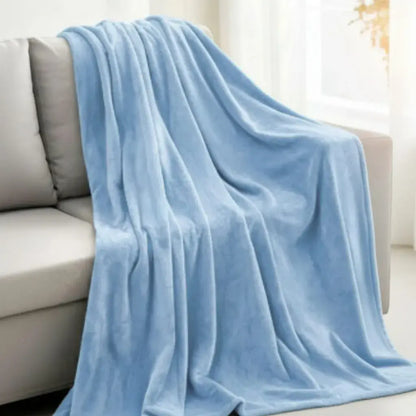 Cobija piel de conejo con textura piña, doble faz, de 215 x 215 cm y cerca de 1 kg. Gruesa, muy abrigadora y ultra suave. No transparenta. Para cama doble o queen. Varios diseños.