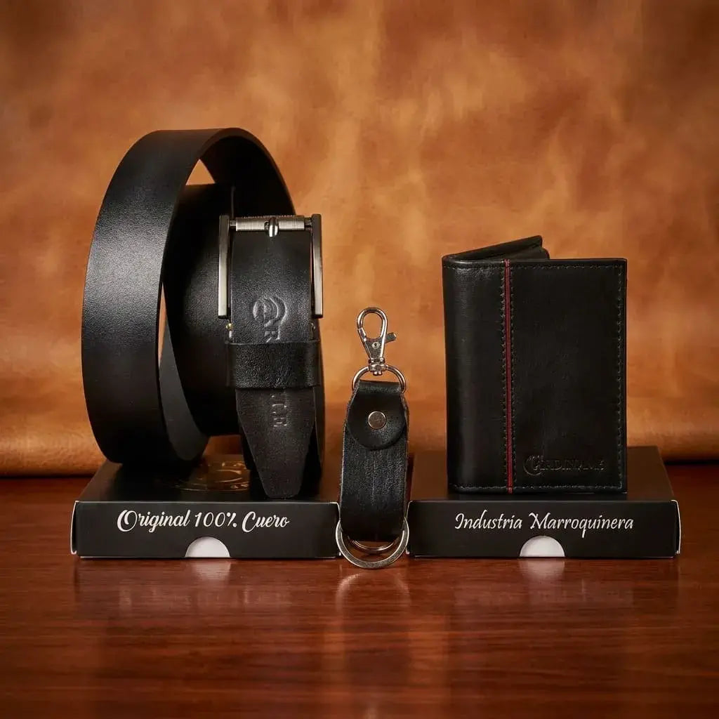 Combo unisex en 100% cuero con correa deportiva fogueada, portadocumentos, llavero grande y caja de presentación. Elegante, práctico y perfecto para regalo.