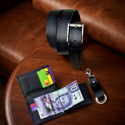 Combo unisex en 100% cuero con correa deportiva fogueada, portadocumentos, llavero grande y caja de presentación. Elegante, práctico y perfecto para regalo.