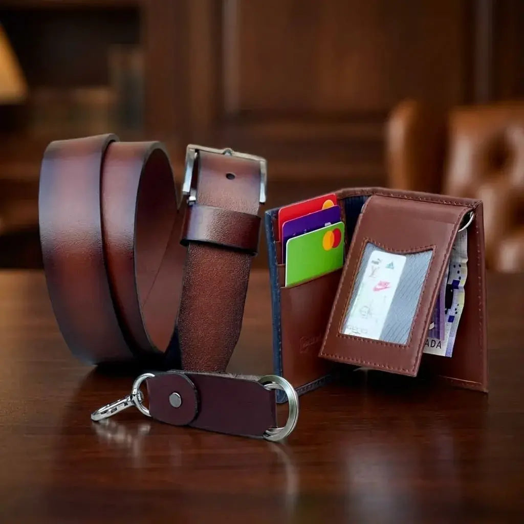 Combo unisex en 100% cuero con correa deportiva fogueada, portadocumentos, llavero grande y caja de presentación. Elegante, práctico y perfecto para regalo.