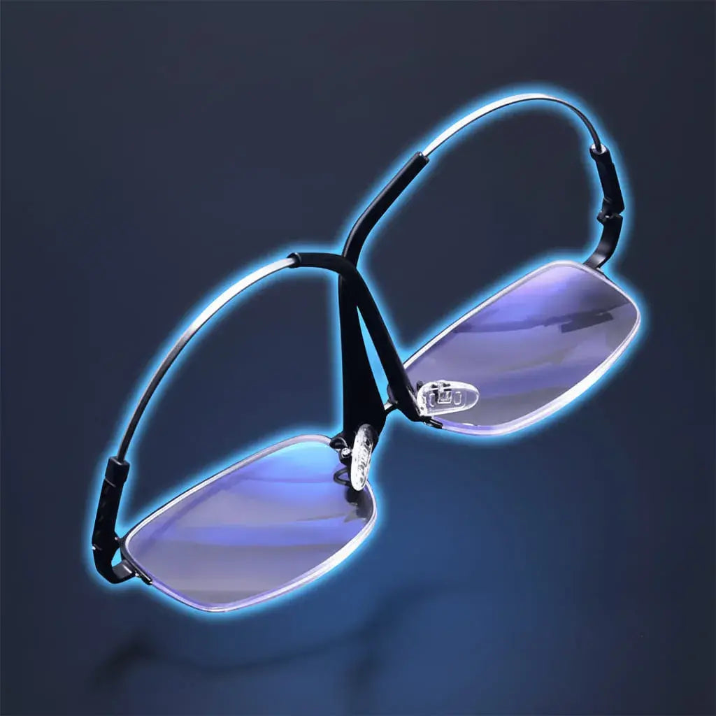 Gafas fotocromáticas con filtro de luz azul y protección UV. Se oscurecen al sol y se aclaran en interiores. Marco TR90 ultraliviano y flexible. Unisex. Incluyen estuche protector y paño de limpieza.