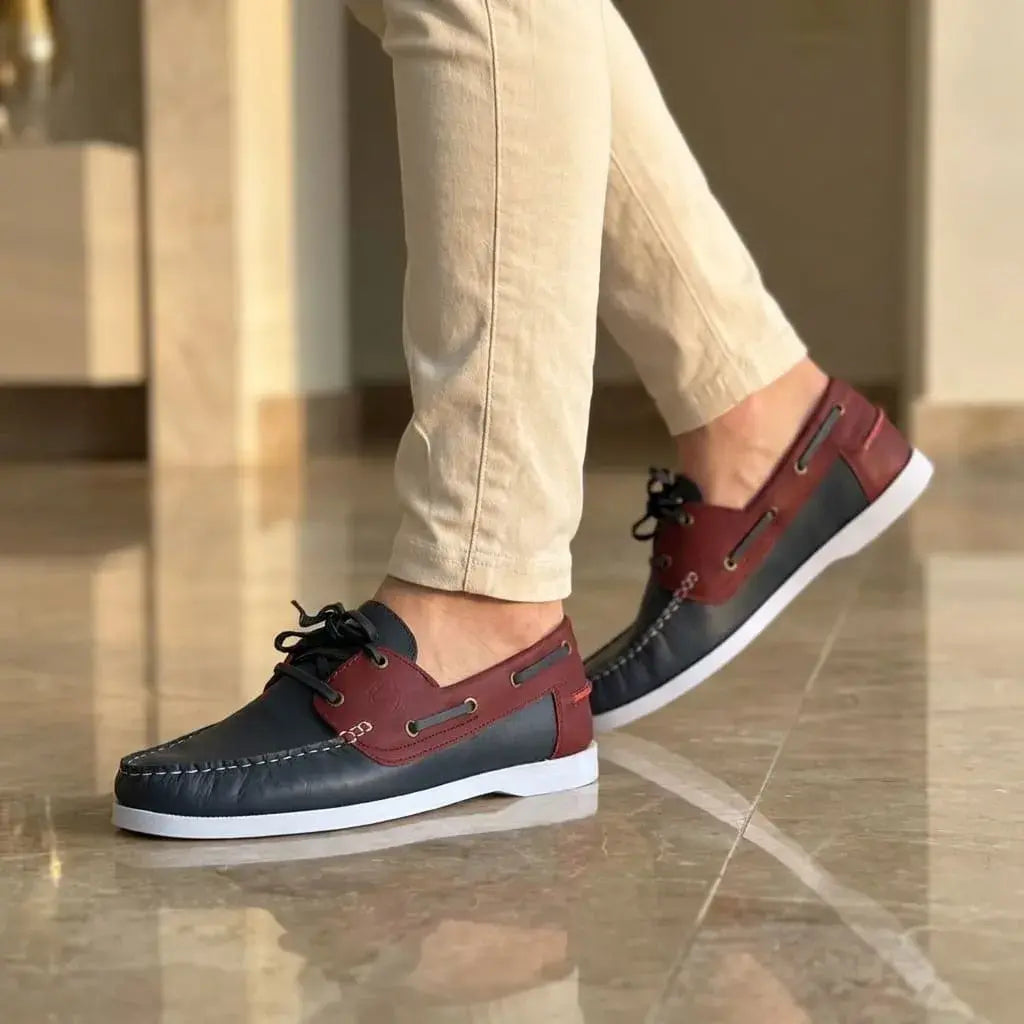 Mocasín tipo Sperry para hombre en cuero con suela de caucho antideslizante. Cómodo, resistente y elegante para uso diario, trabajo y ocasiones casuales.