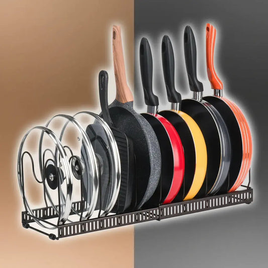 Organizador de tapas y ollas con compartimentos ajustables para ollas, sartenes y tapas de diferentes tamaños. Ahorra espacio en la alacena, es resistente, fácil de armar e ideal para cocinas pequeñas. Mantén tu cocina ordenada.