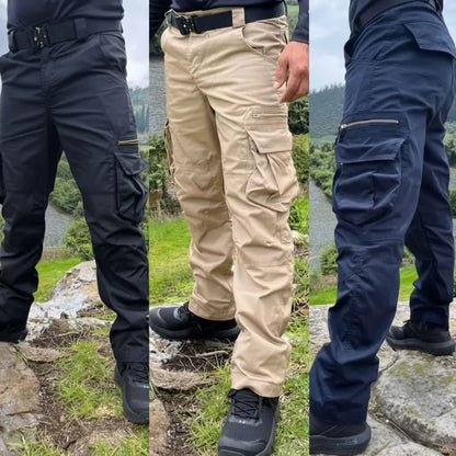 Pantalón táctico cargo para hombre en tela resistente, con bolsillos laterales amplios y bolsillo con cierre en la pierna. Corte ergonómico con libertad de movimiento. Negro, beige y azul oscuro. Trabajo y aventura.