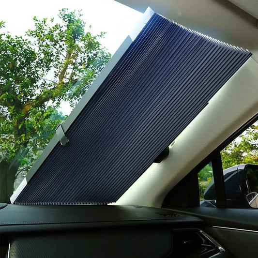 Parasol retráctil para parabrisas de carro y camioneta. Se extiende hasta 126 cm, se recoge solo y se fija con 4 ventosas. Membrana de aluminio reflectante que reduce el calor y protege el tablero.
