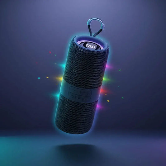 Parlante Bluetooth portátil T&G TG671, compacto y recargable, con luces LED y gancho para colgar. Se conecta fácil al celular y es ideal para viajes, paseos, bicicleta, reuniones y la casa. Un regalo práctico y económico.