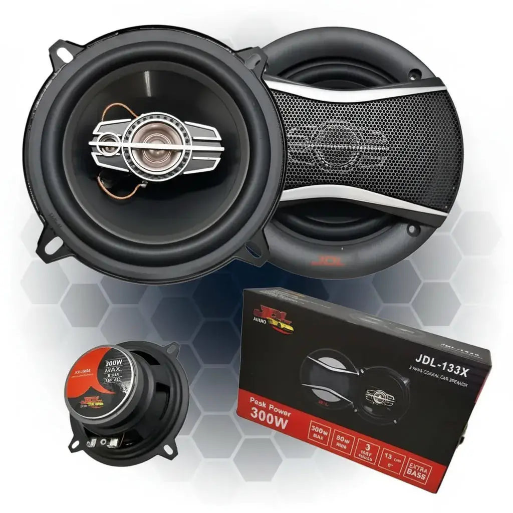 Parlantes para carro JDL de 5 pulgadas y 300 W de potencia máxima. Sonido claro, potente y balanceado para tu música, podcasts y llamadas. Ideales para reemplazar los parlantes de fábrica de tu vehículo.