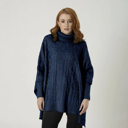 Ruana Sofía azul rey para mujer en acrílico suave, cálido y liviano. Cuello alto en rib, mangas largas con puños ajustados y silueta oversize. Talla única. Hecha en Colombia.