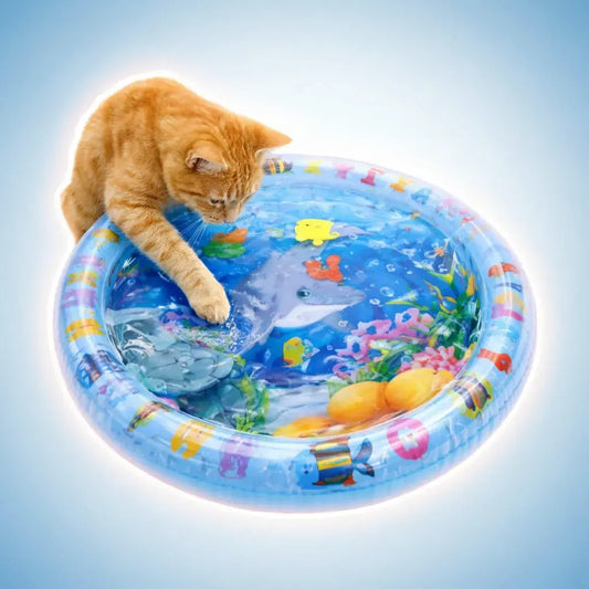 Tapete de agua inflable para gatos de 65 x 65 cm, con figuras flotantes que se mueven cuando lo tocan. Es un juguete interactivo que despierta el instinto cazador, mantiene a tu gato activo y reduce el aburrimiento. Ideal para gatos de apartamento.