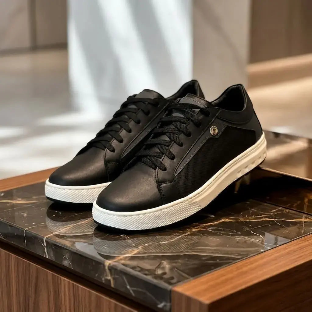 Zapato sport para hombre en cuero encerado con plantilla confort y suela expanso cosida. Elegante, cómodo y resistente para oficina y uso diario.