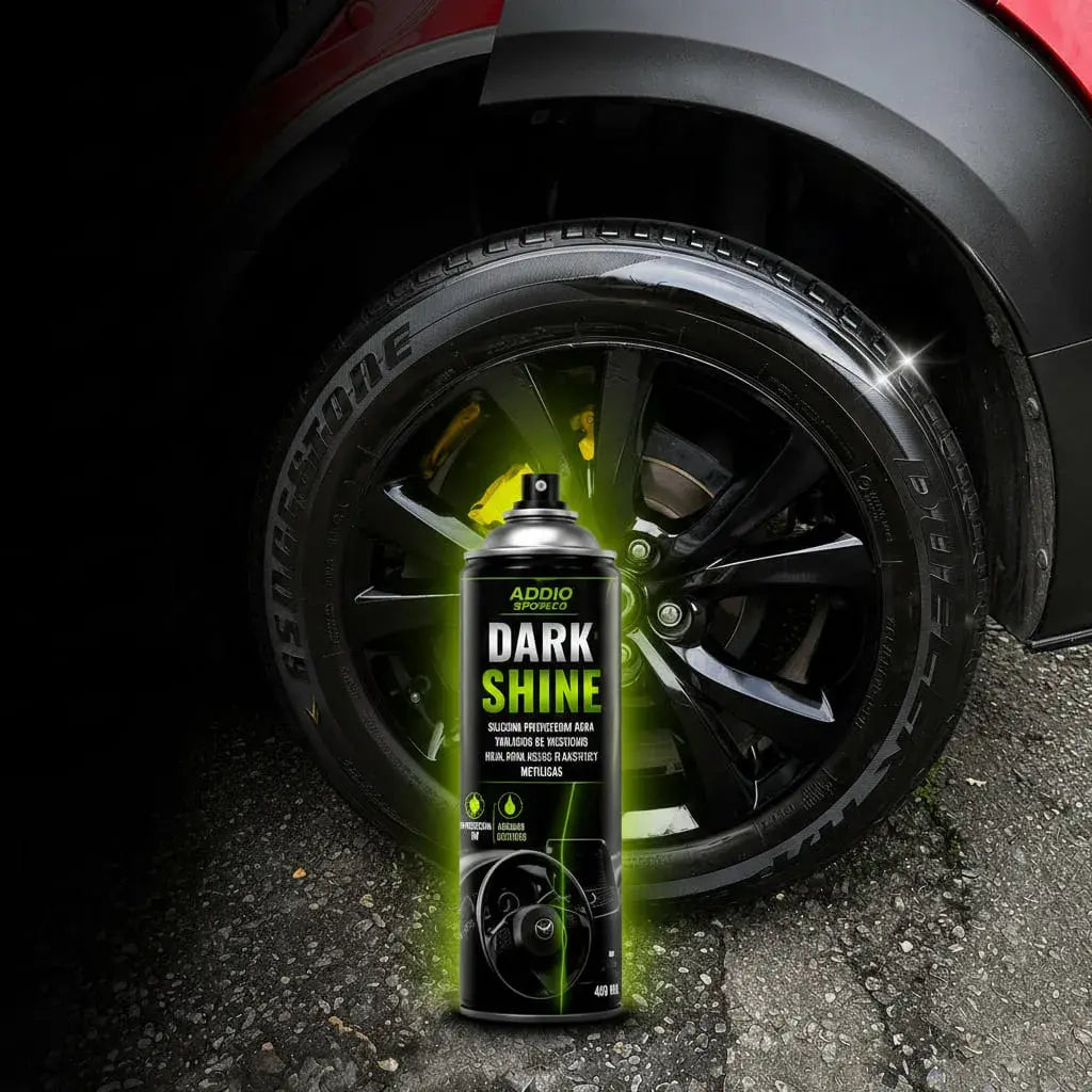 Detallador de plásticos en aerosol Dark Shine de 400 ml. Revive tableros, molduras, llantas y guardabarros de carro y moto con acabado satinado seco al tacto y protección UV. Interior y exterior.