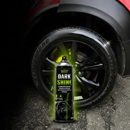 Detallador de plásticos en aerosol Dark Shine de 400 ml. Revive tableros, molduras, llantas y guardabarros de carro y moto con acabado satinado seco al tacto y protección UV. Interior y exterior.